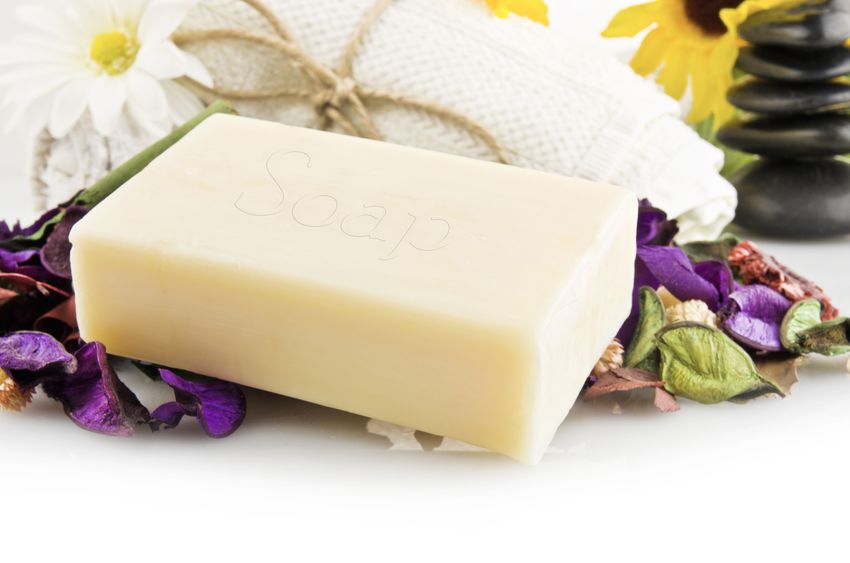 10019188 – natural soap with colored flowers